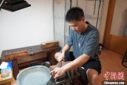 平凉成都“90后”小伙“十年磨一剑”：从爱好者到守艺人 传播中国文化
